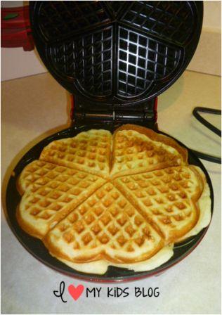 Make easy heart shaped waffles with this Kalorik Waffle Maker! (Giveaway)