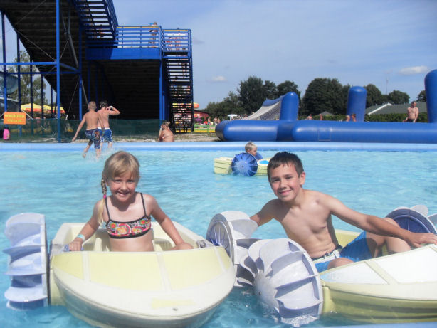 use banana boat sunscreen when at waterpark