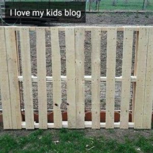 Wood pallet bike rack